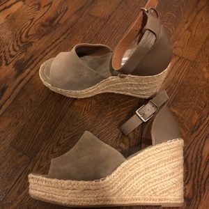 Steve Madden 4 in wedges taupe